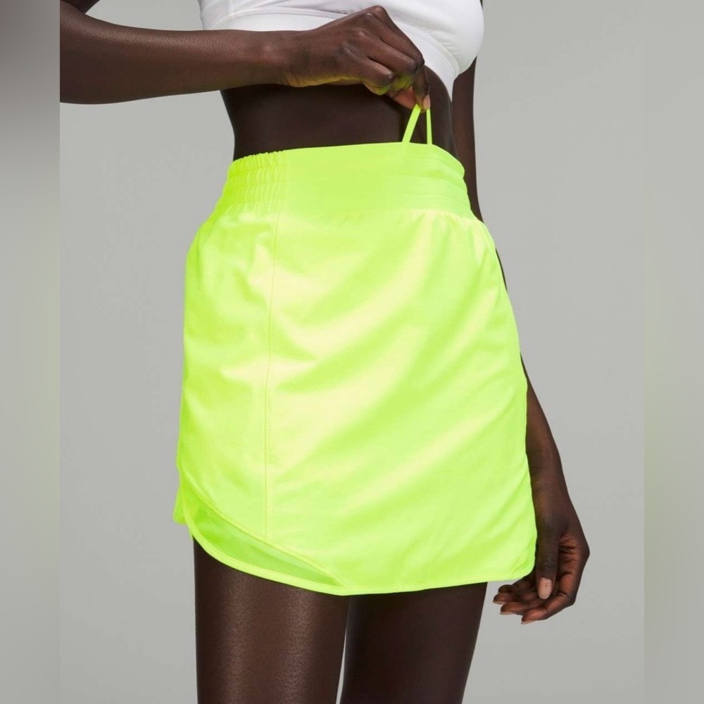 Lululemon Hotty Hot High-Rise Skirt Long Highlight Yellow Size 10 NWOT 2022 - Picture 4 of 13